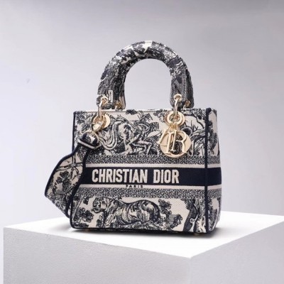 Dior Medium Lady D-Lite Bag In Blue Toile de Jouy Embroidery